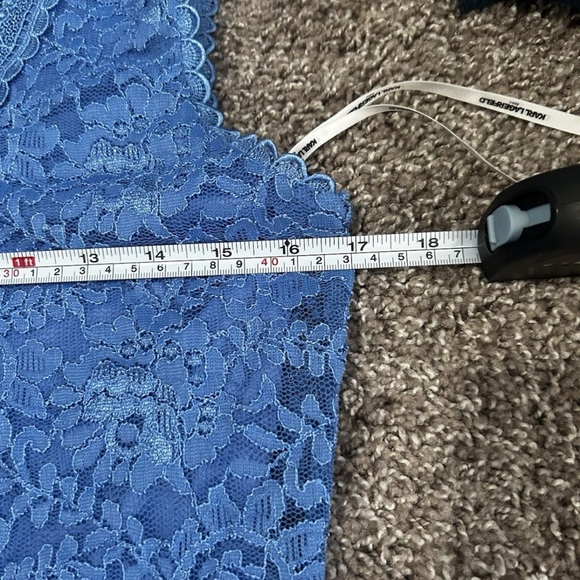 Karl Lagerfeld Paris Blue Lace V-Neck Sleeveless Women's Top - Picture 9 of 10